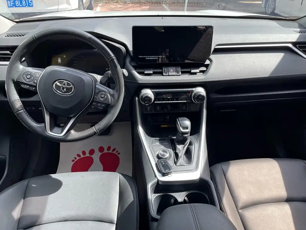 Toyota RAV4 — миниатюра 10