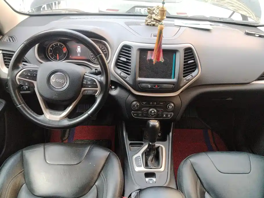 Jeep Cherokee — миниатюра 12