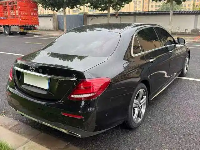 Mercedes-Benz E-Class — миниатюра 8