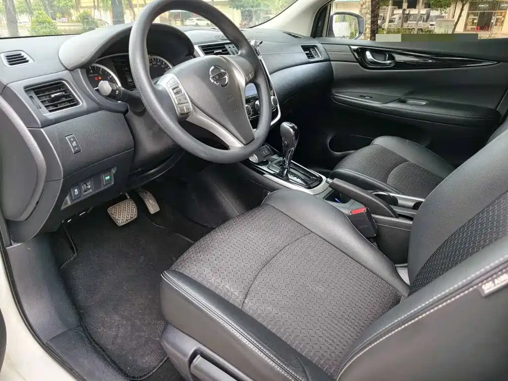 Nissan Tiida — миниатюра 7