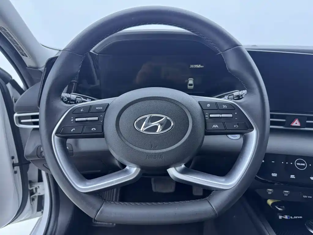 Hyundai Elantra — миниатюра 12