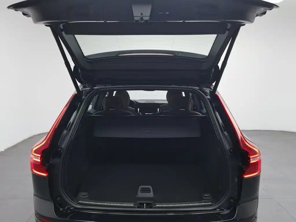 Volvo XC60 PHEV — миниатюра 16
