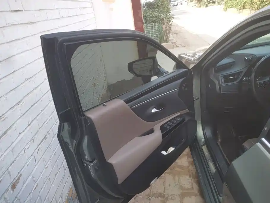 Lexus ES — миниатюра 7