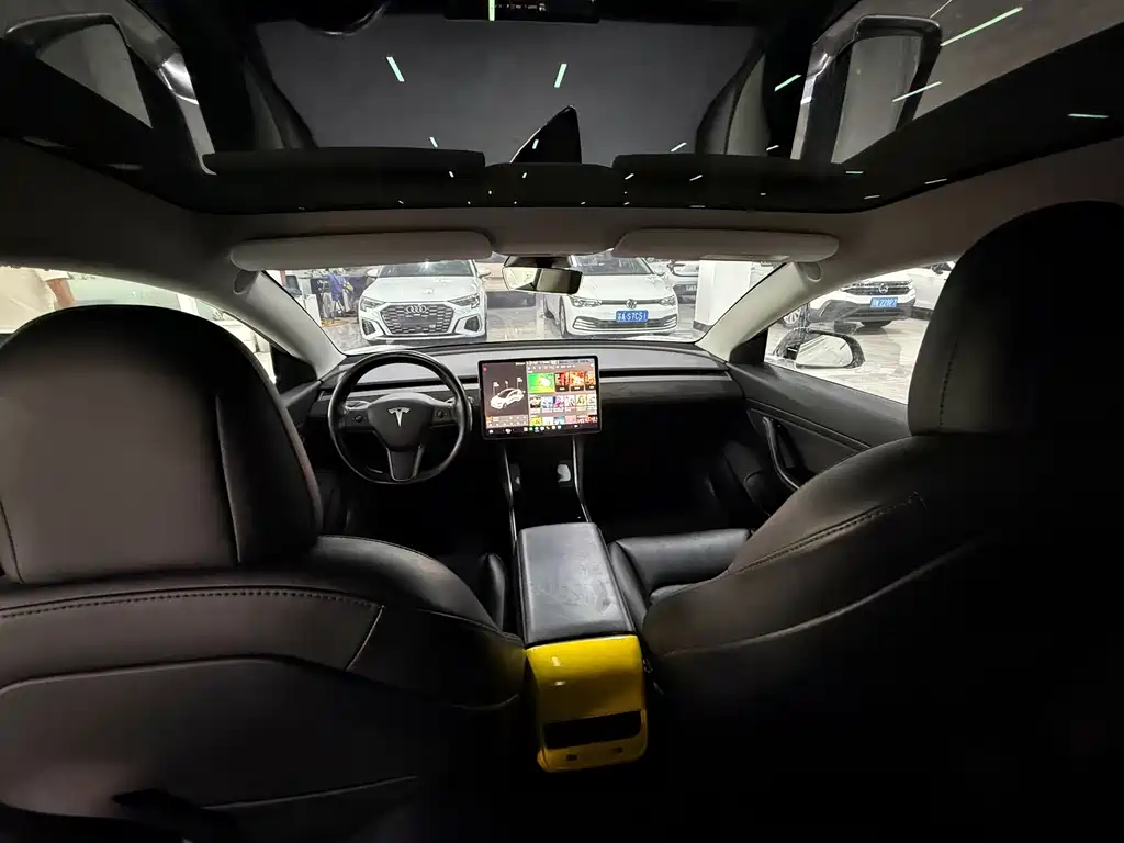 Tesla Model 3 — миниатюра 6