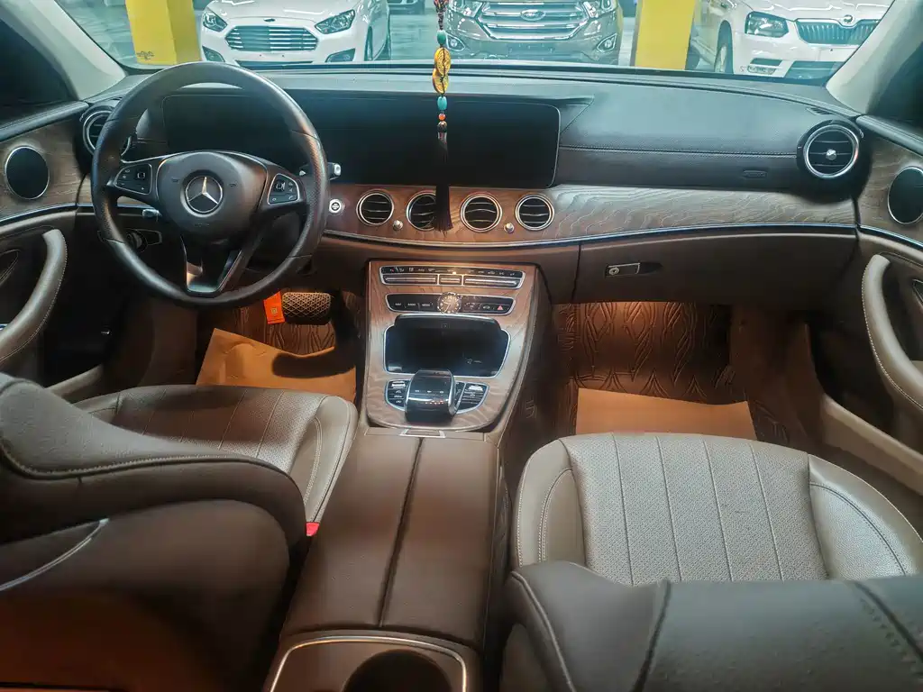 Mercedes-Benz E-Class — миниатюра 4