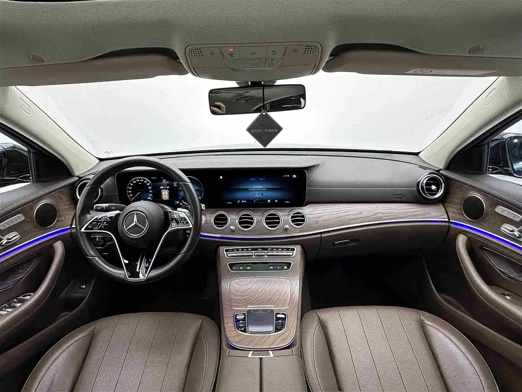Mercedes-Benz E-Class — миниатюра 16