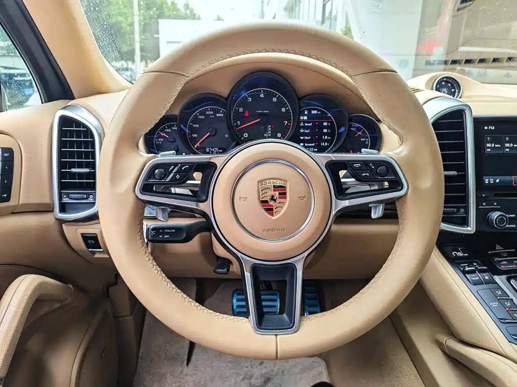 Porsche Cayenne — миниатюра 9