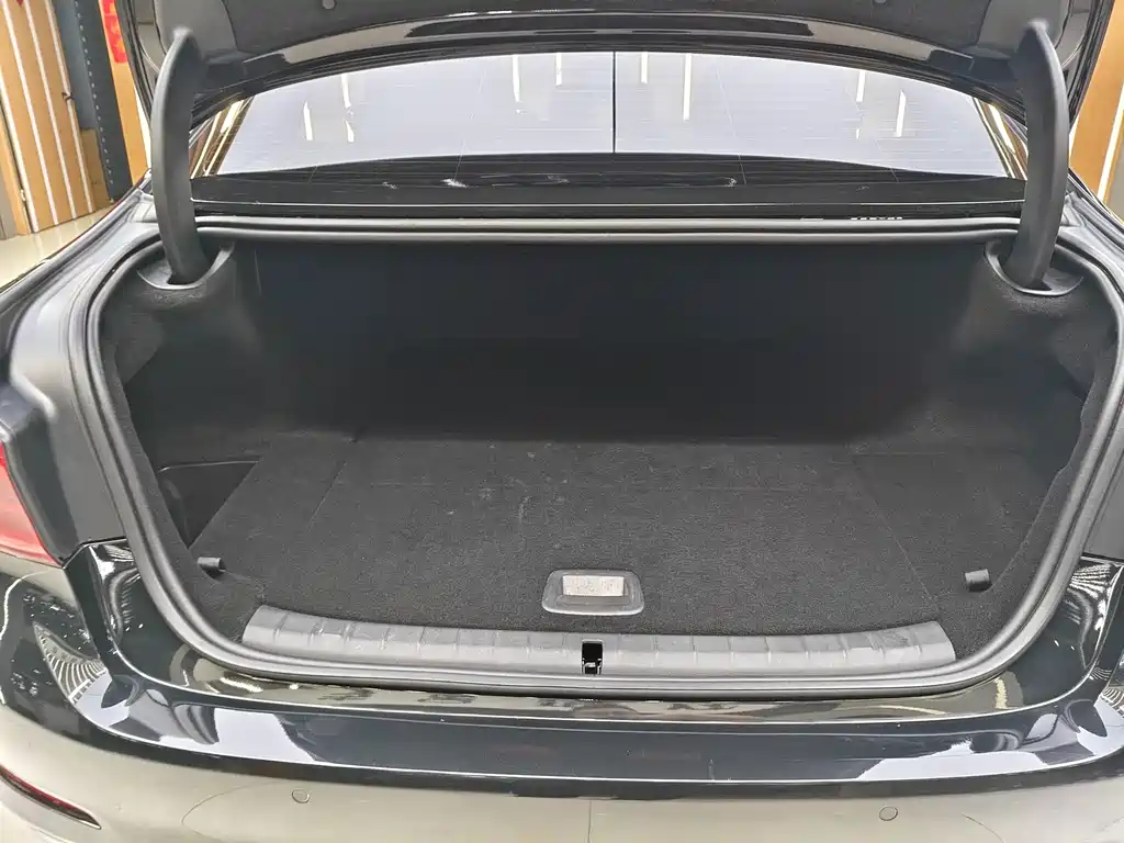 BMW 5 Series New Energy — миниатюра 15