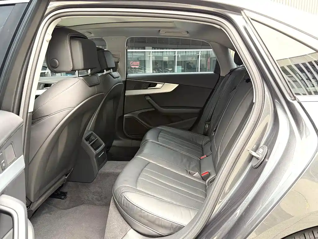 Audi A4L — миниатюра 7