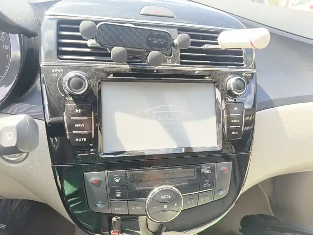 Nissan Tiida — миниатюра 13