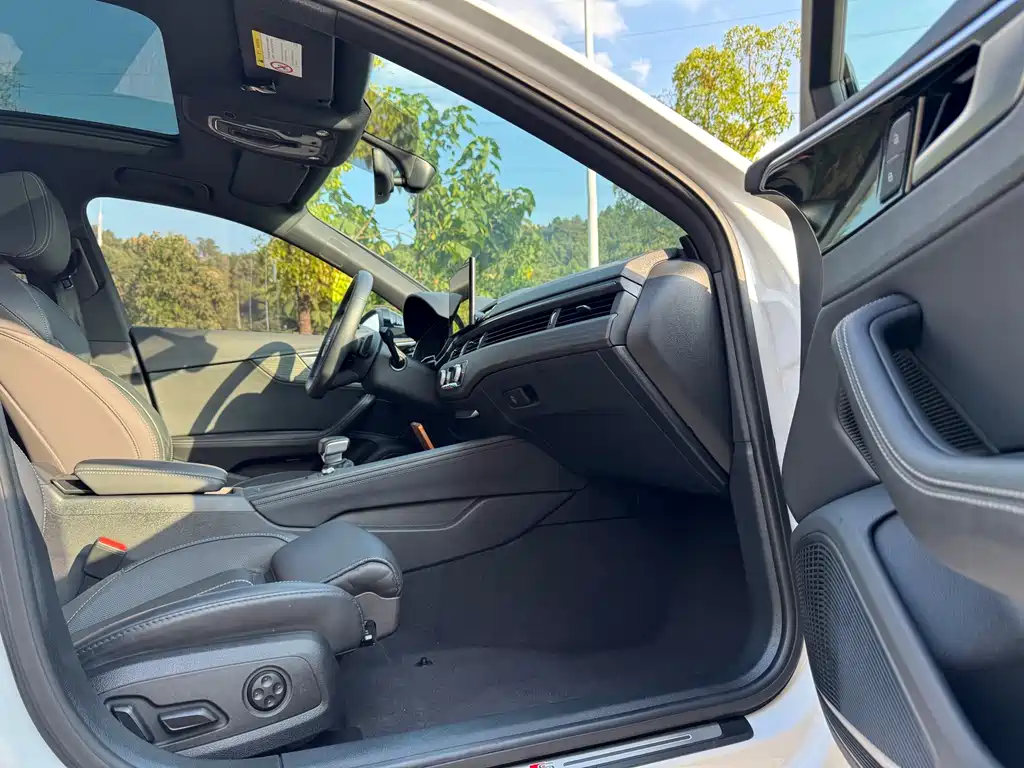 Audi A4L — миниатюра 14
