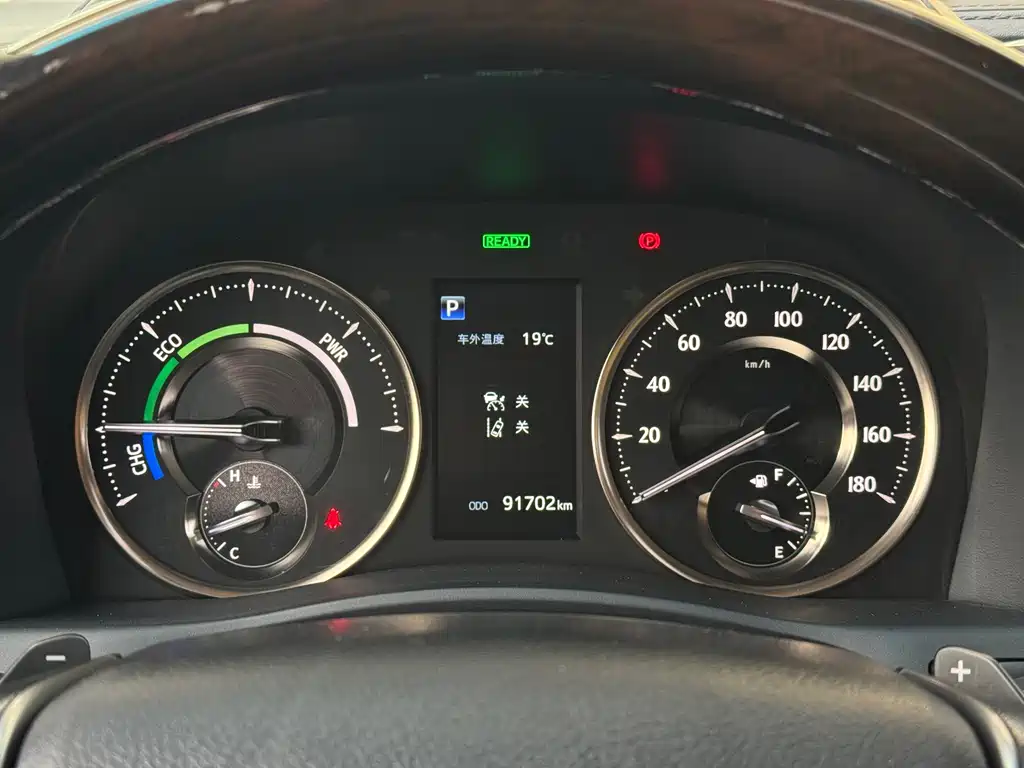 Toyota Alphard — миниатюра 13