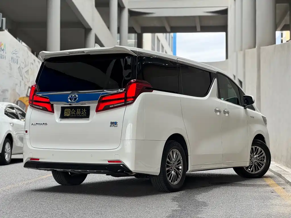 Toyota Alphard — миниатюра 2
