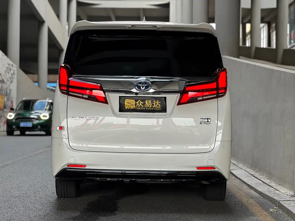Toyota Alphard — миниатюра 4