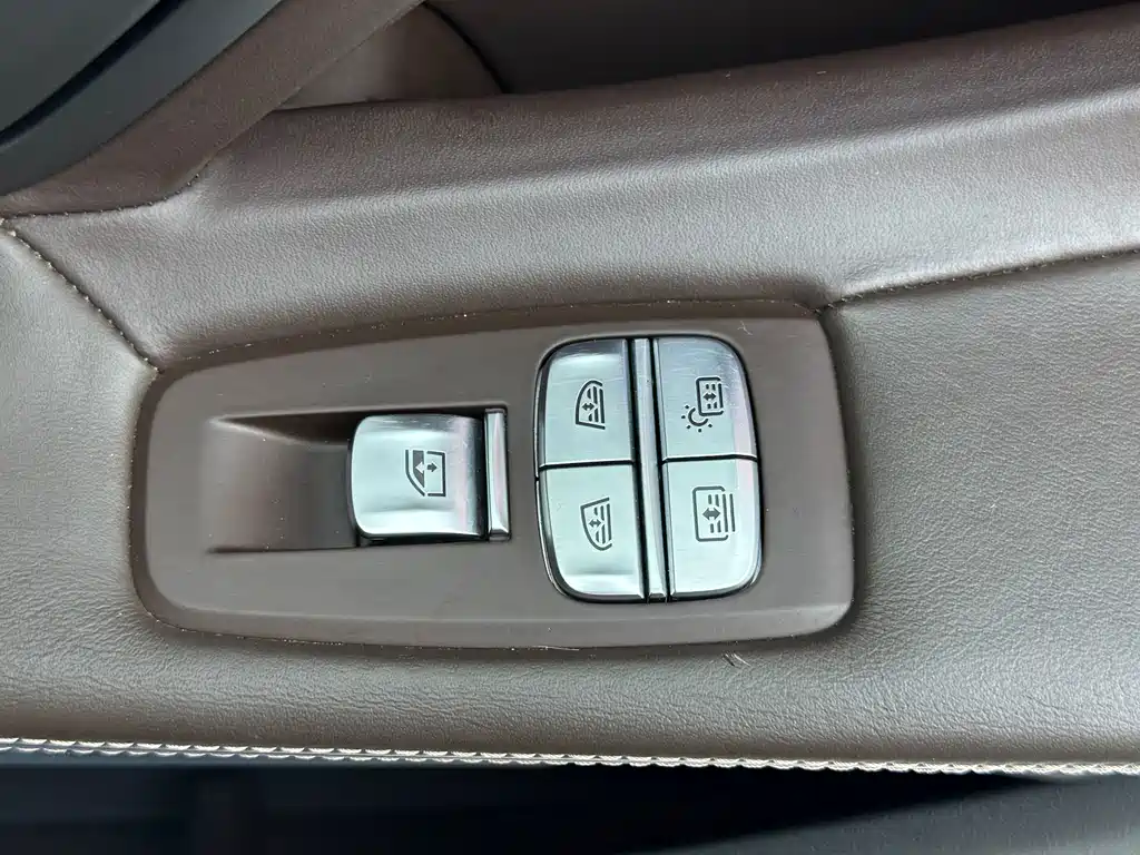 BMW 7 Series — миниатюра 22