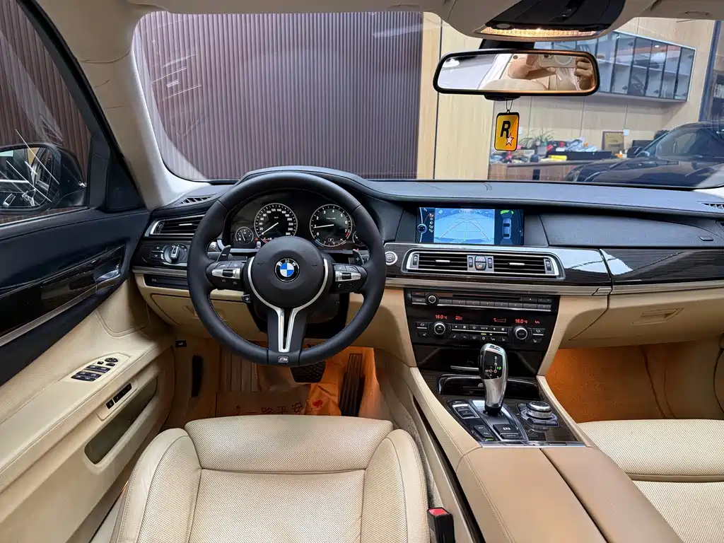 BMW 7 Series — миниатюра 19