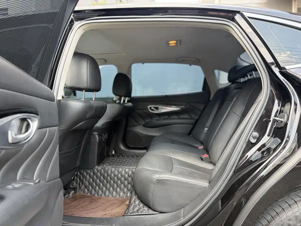 Infiniti Q70 — миниатюра 9
