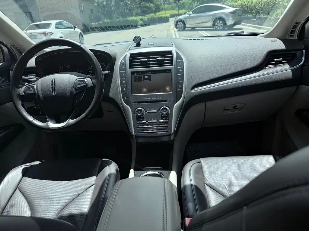 Lincoln MKC — миниатюра 6