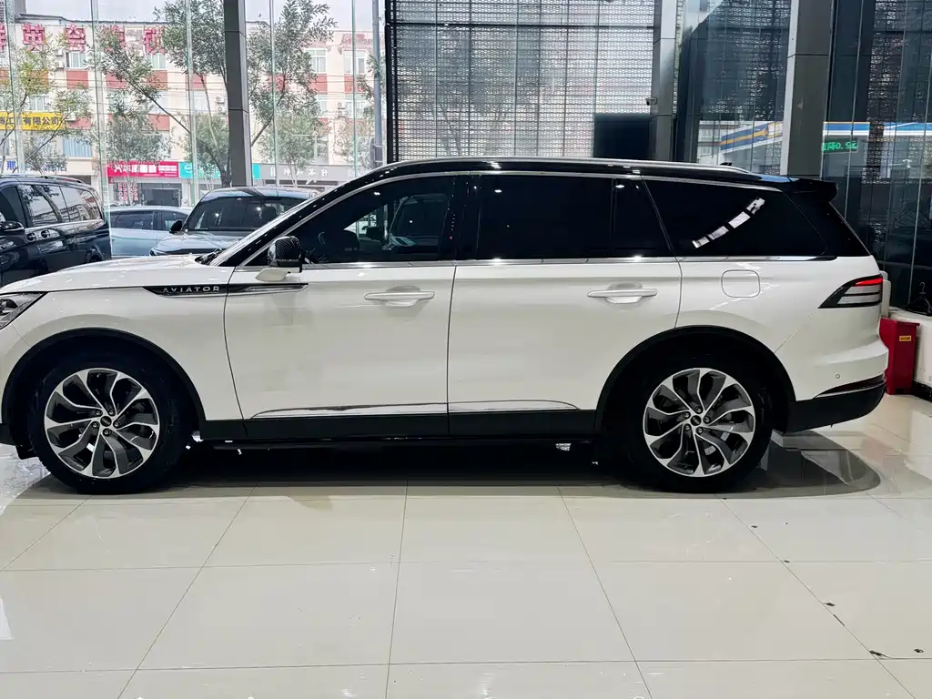 Lincoln Aviator — миниатюра 7