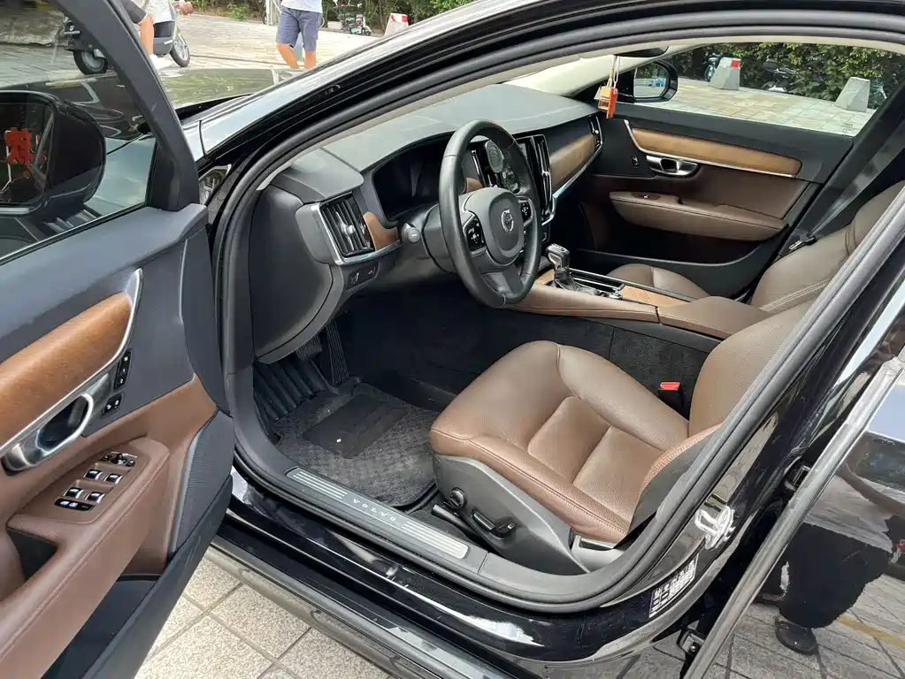 Volvo S90 — миниатюра 7