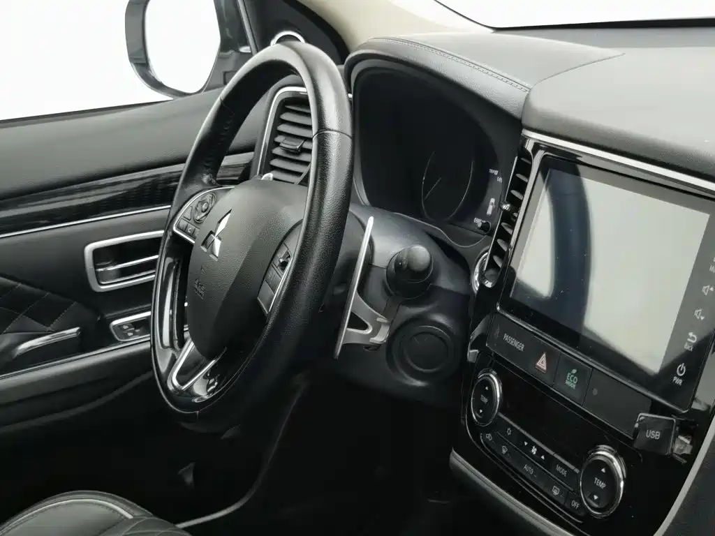 Mitsubishi Outlander — миниатюра 22