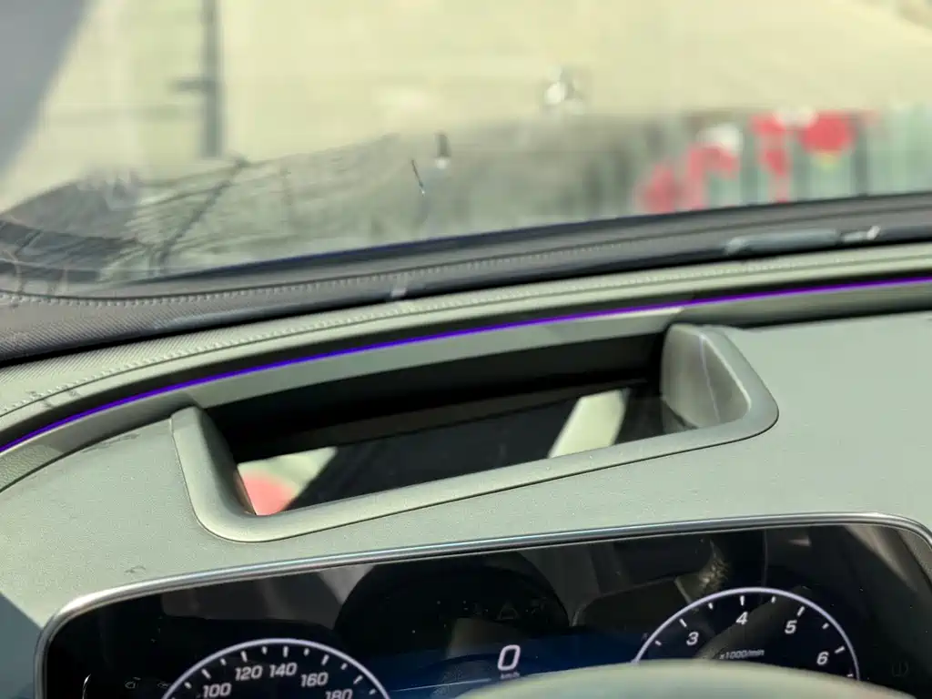 Mercedes-Benz E-Class — миниатюра 11