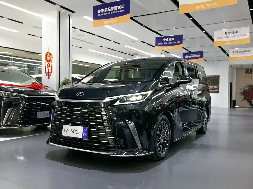 Lexus LM