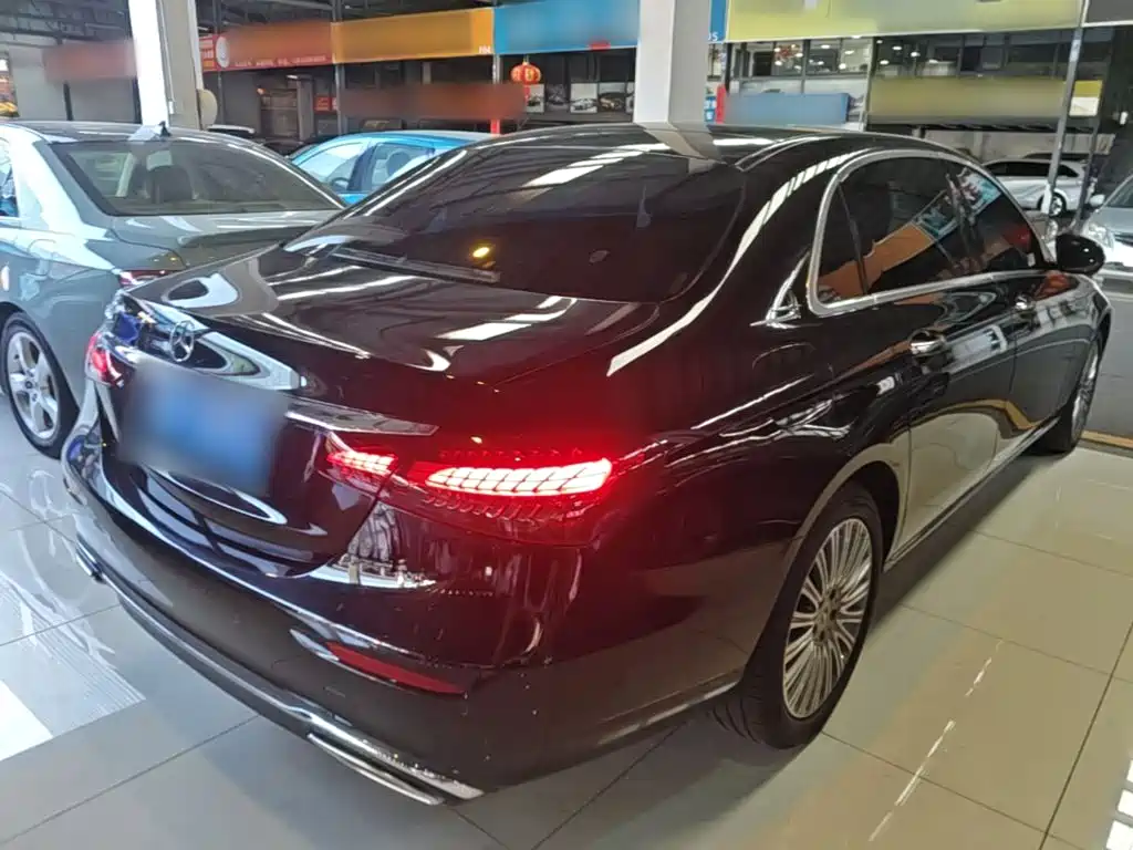 Mercedes-Benz E-Class — миниатюра 7