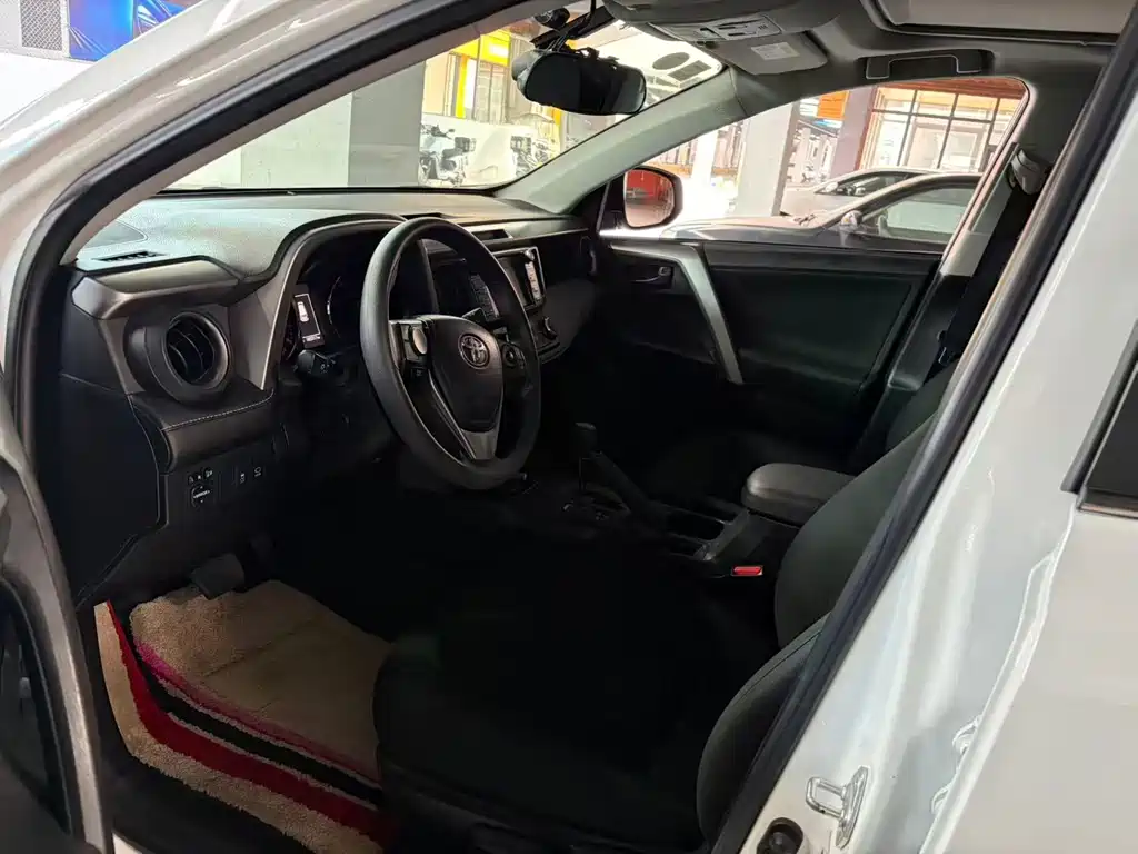 Toyota RAV4 — миниатюра 5
