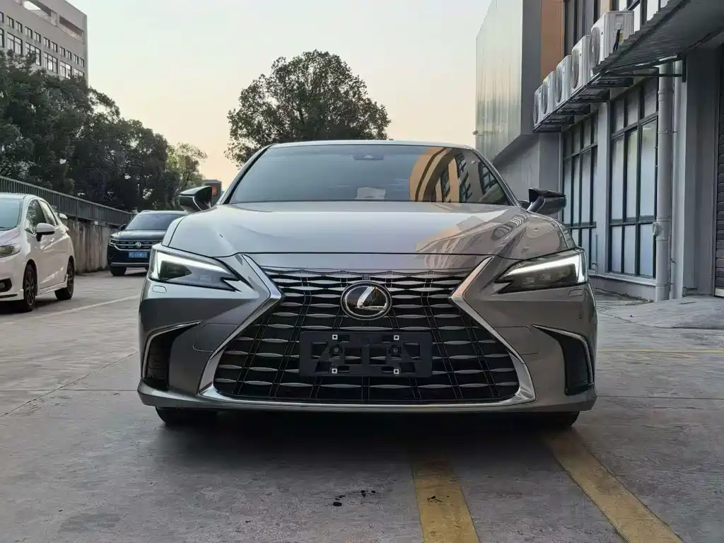 Lexus ES — миниатюра 2