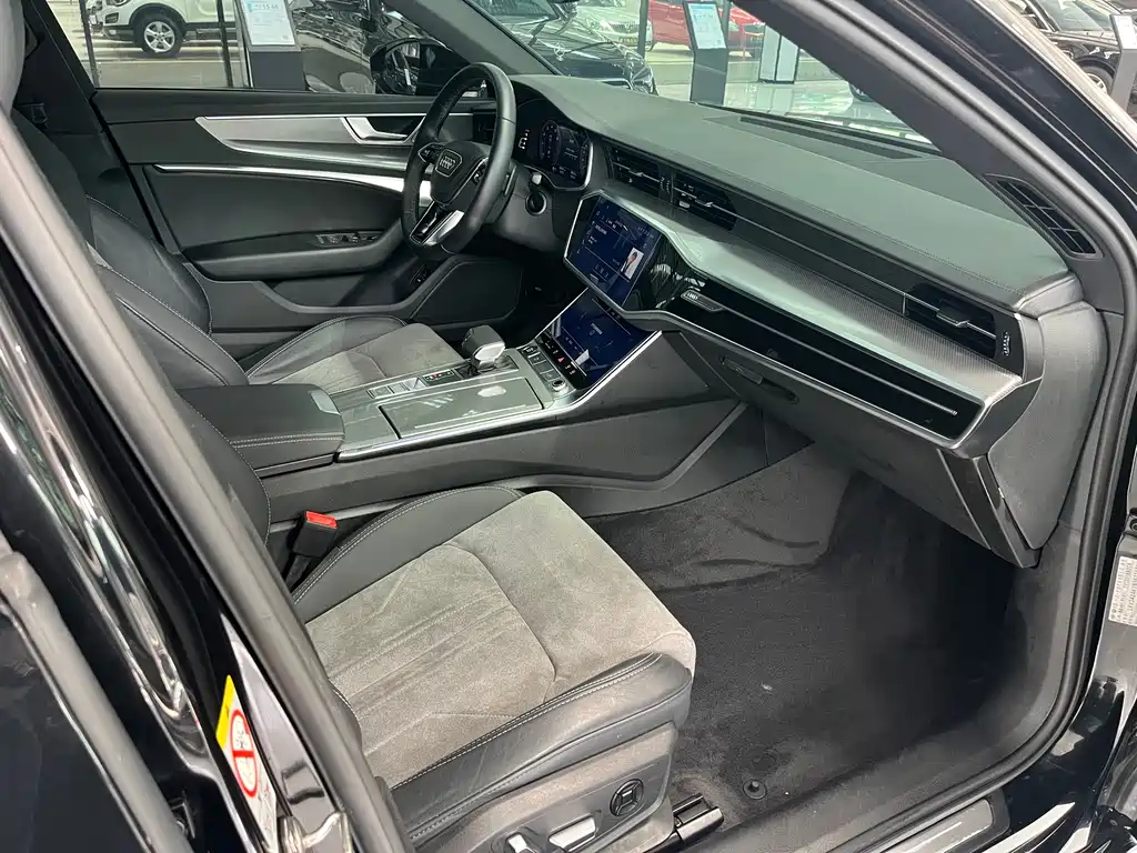 Audi A6L 2022 40 TFSI Luxury