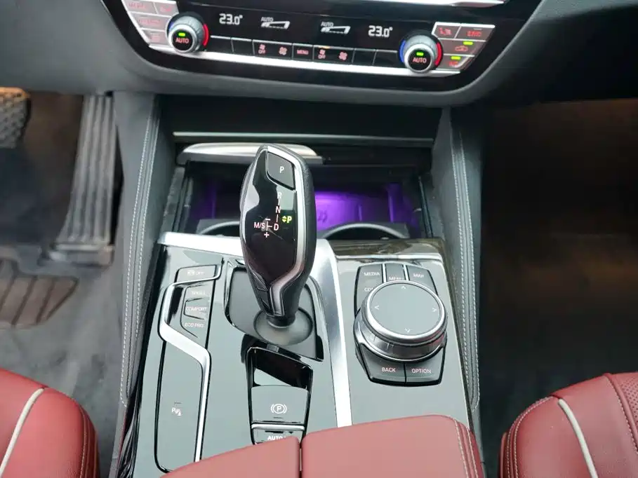 BMW 5 Series — миниатюра 19