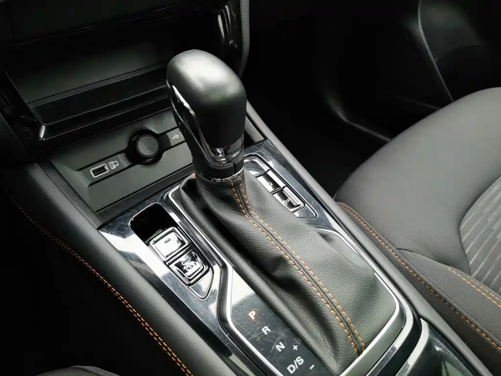 Roewe RX3 — миниатюра 13