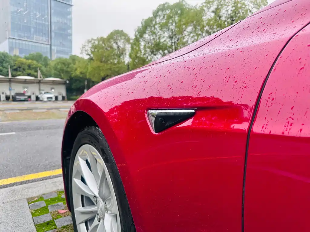 Tesla Model S — миниатюра 10