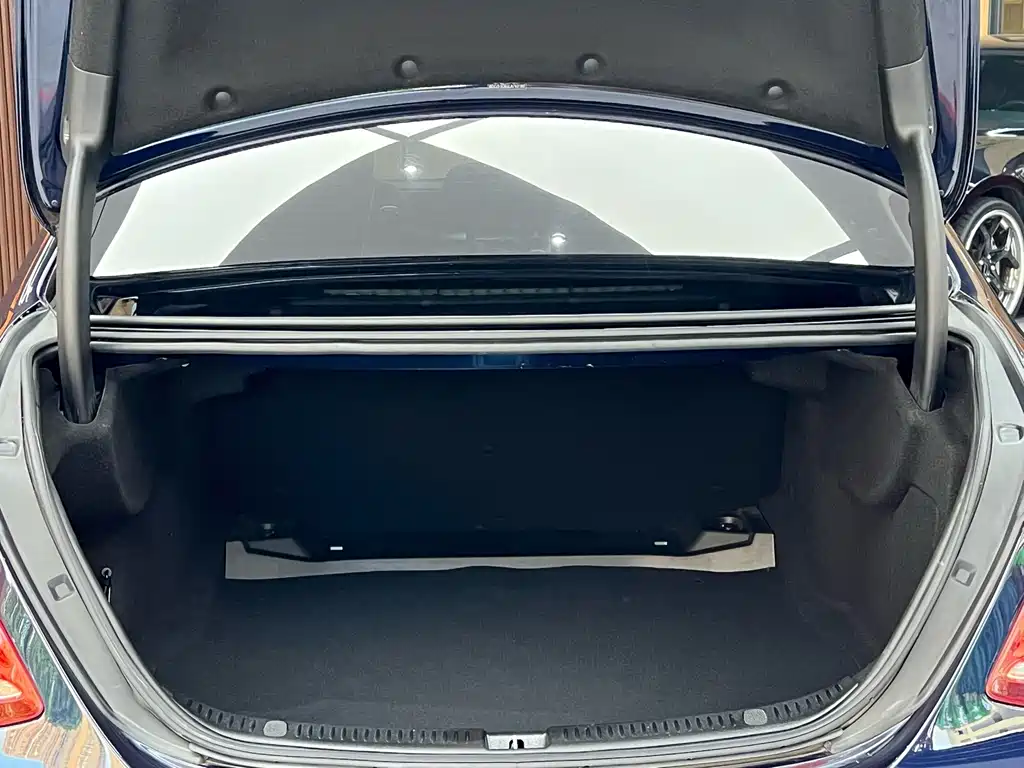 Mercedes-Benz E-Class (Import) — миниатюра 34