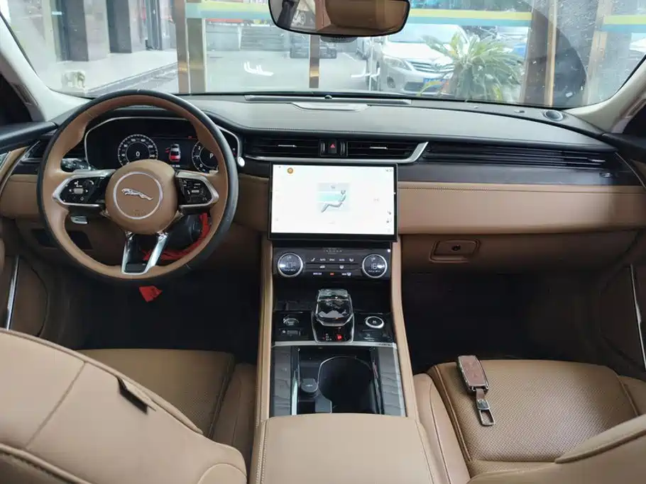 Jaguar XFL — миниатюра 12