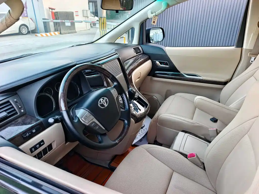 Toyota Alphard — миниатюра 6
