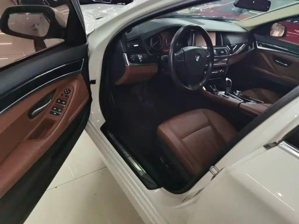 BMW 5 Series — миниатюра 16