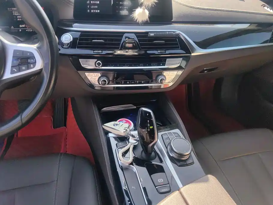 BMW 5 Series — миниатюра 16