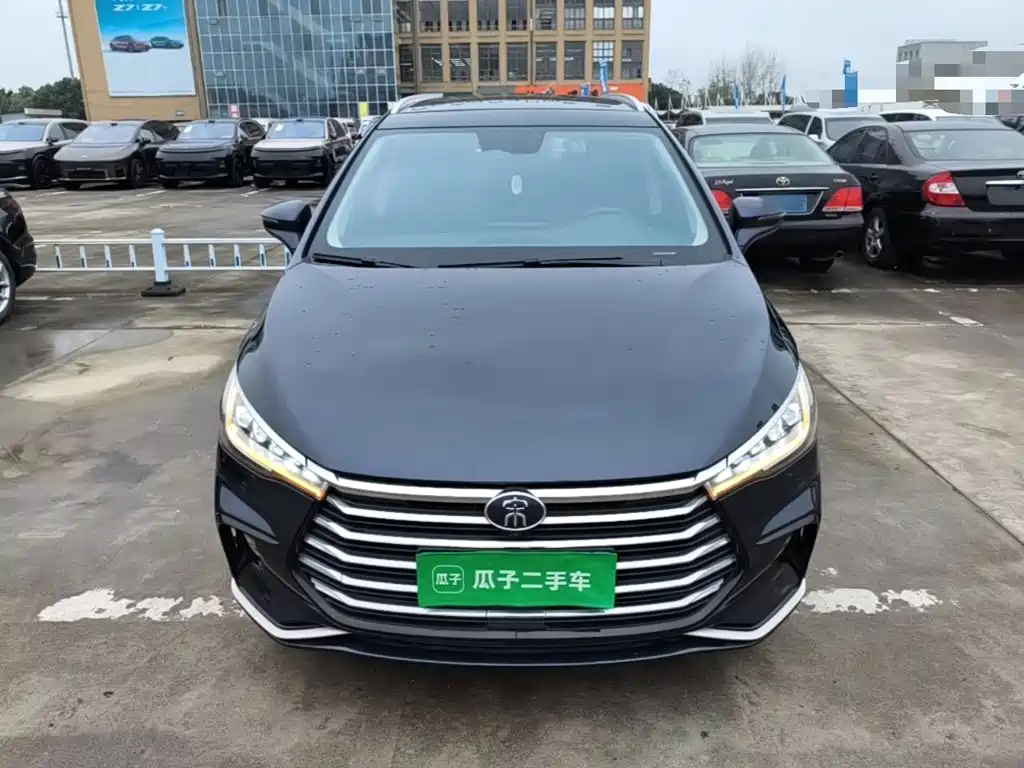 BYD MAX — миниатюра 3