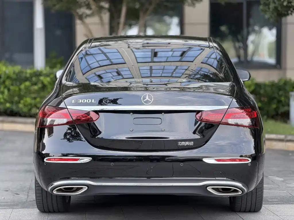 Mercedes-Benz E-Class — миниатюра 10