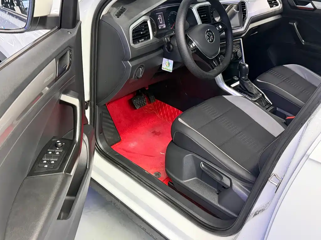 Volkswagen T-Roc — миниатюра 10