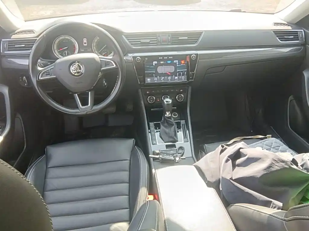Skoda Superb — миниатюра 14
