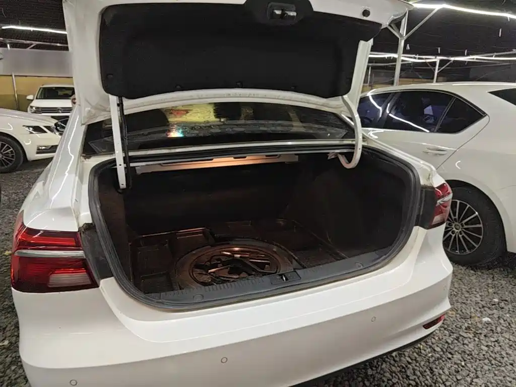 Roewe i6 Classic — миниатюра 19