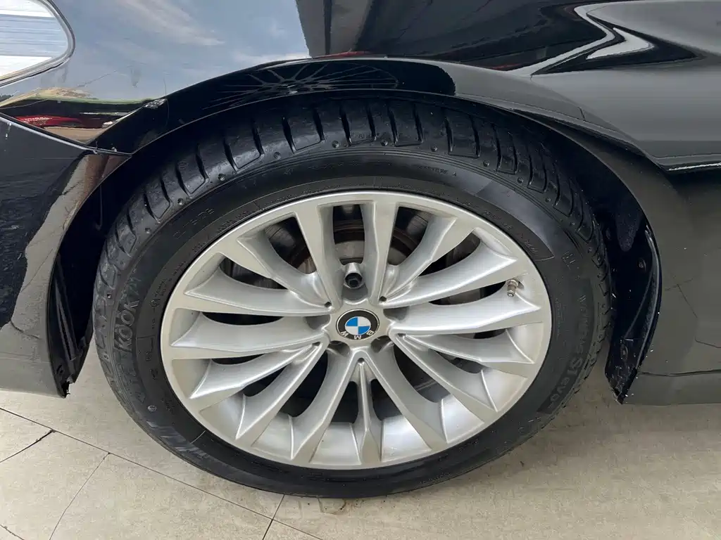 BMW 5 Series — миниатюра 12