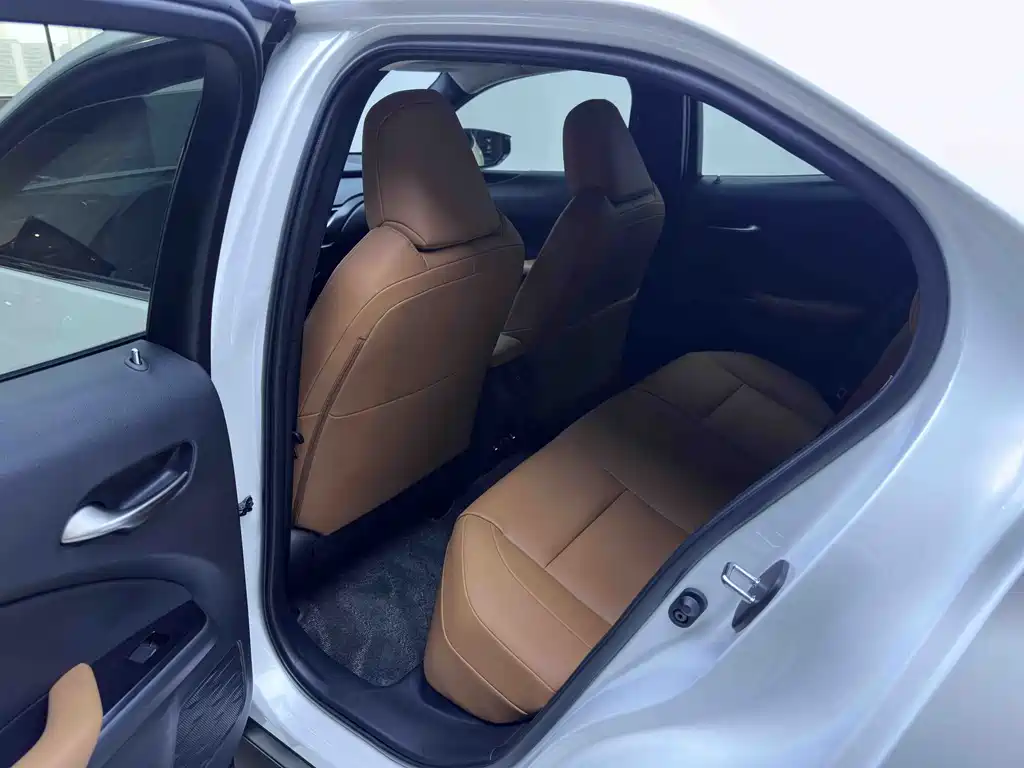 Lexus UX New Energy — миниатюра 10
