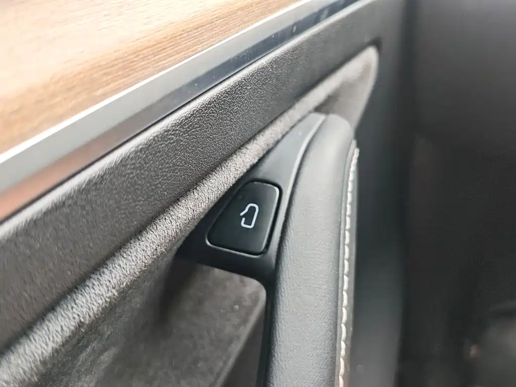 Tesla Model Y — фотографии объявления, Фото 35