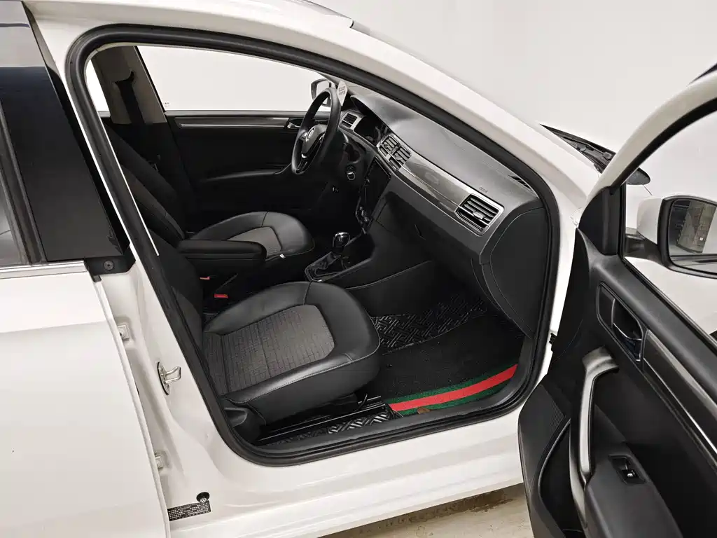Volkswagen Santana — миниатюра 11