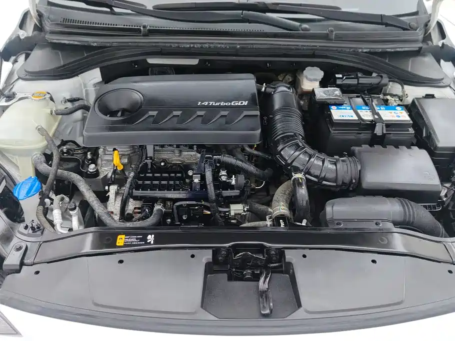 Hyundai Elantra — миниатюра 10