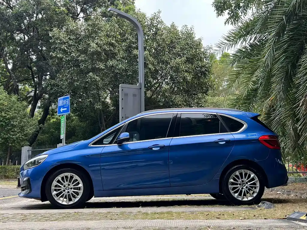 BMW 2 Series Active Tourer — миниатюра 7